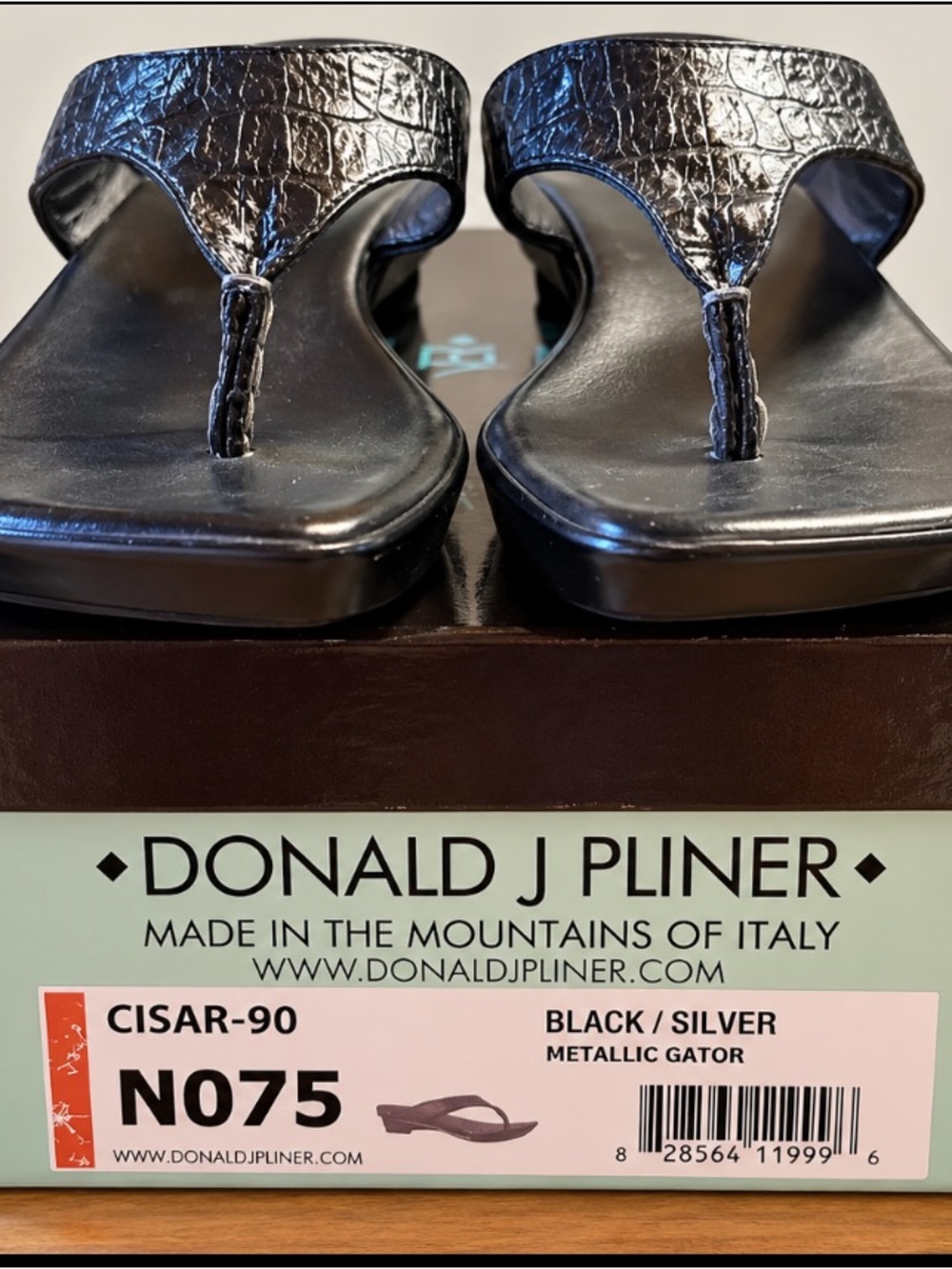 Donald J Pliner Black Silver Metallic Gator Thong Sandals Size 7.5